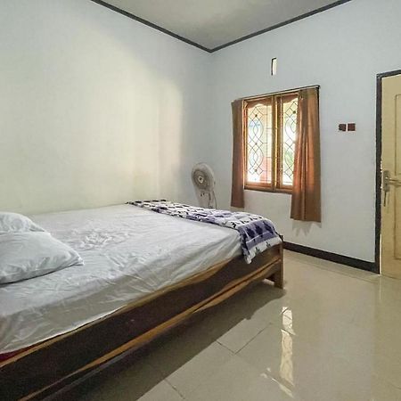 Ekas Beach Guesthouse Mitra Reddoorz Luaran gambar