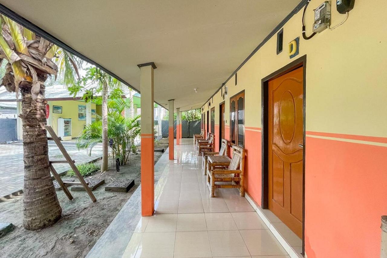 Ekas Beach Guesthouse Mitra Reddoorz Luaran gambar