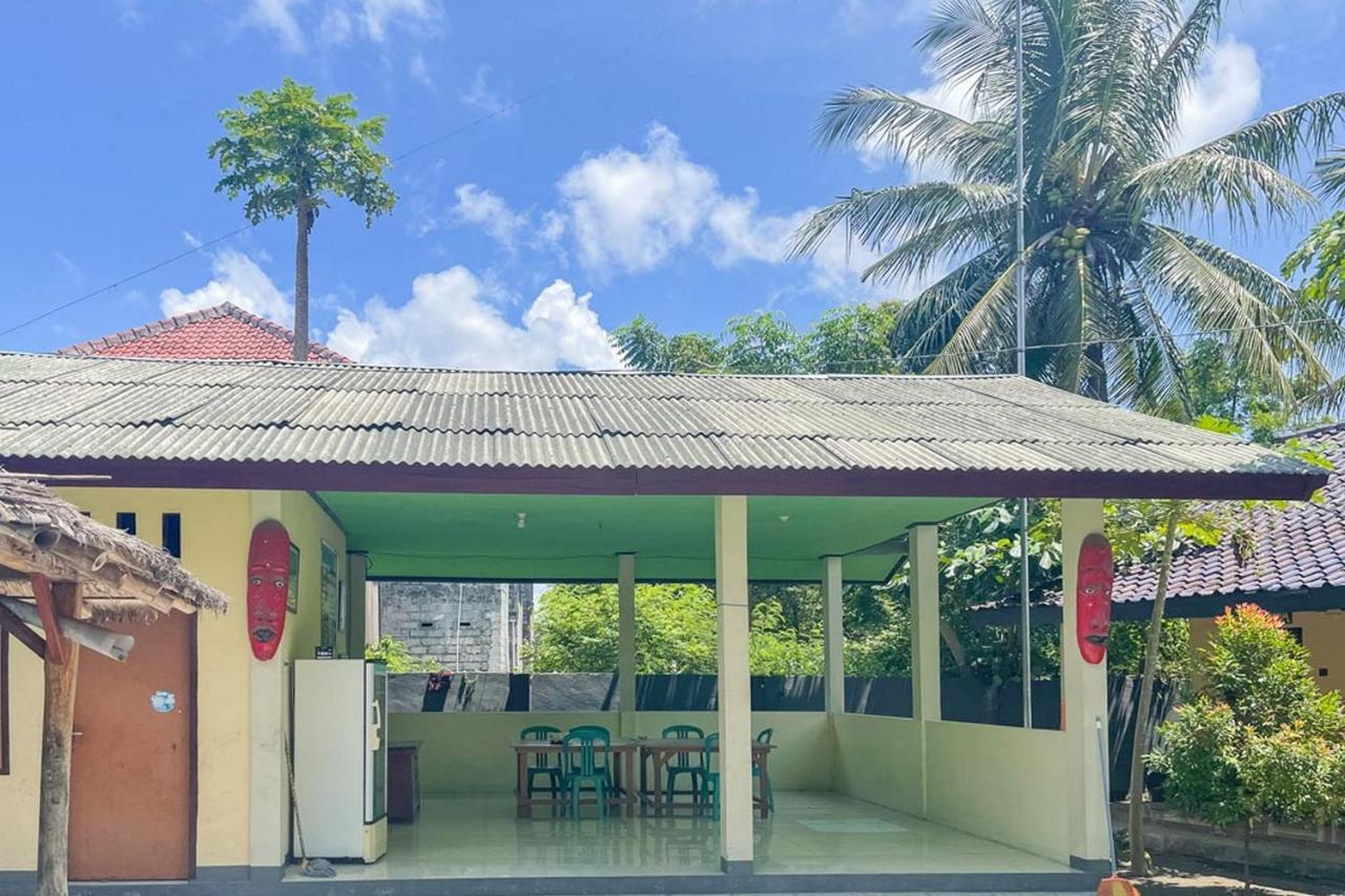 Ekas Beach Guesthouse Mitra Reddoorz Luaran gambar
