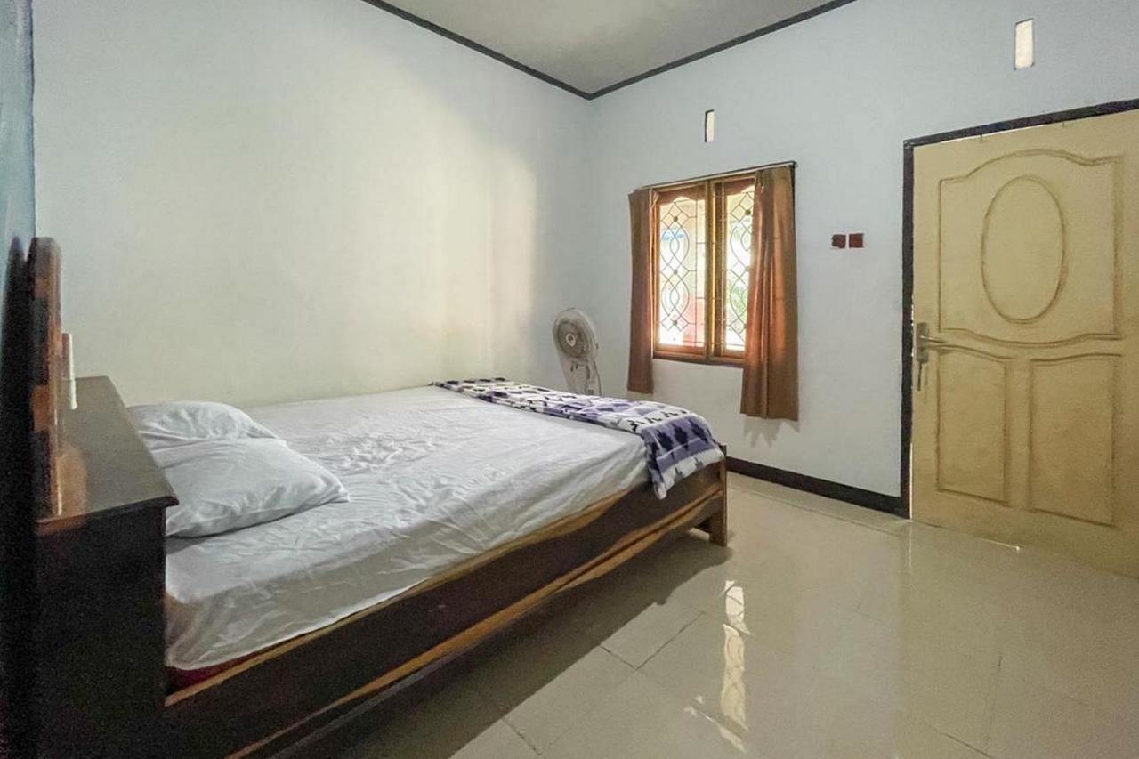 Ekas Beach Guesthouse Mitra Reddoorz Luaran gambar