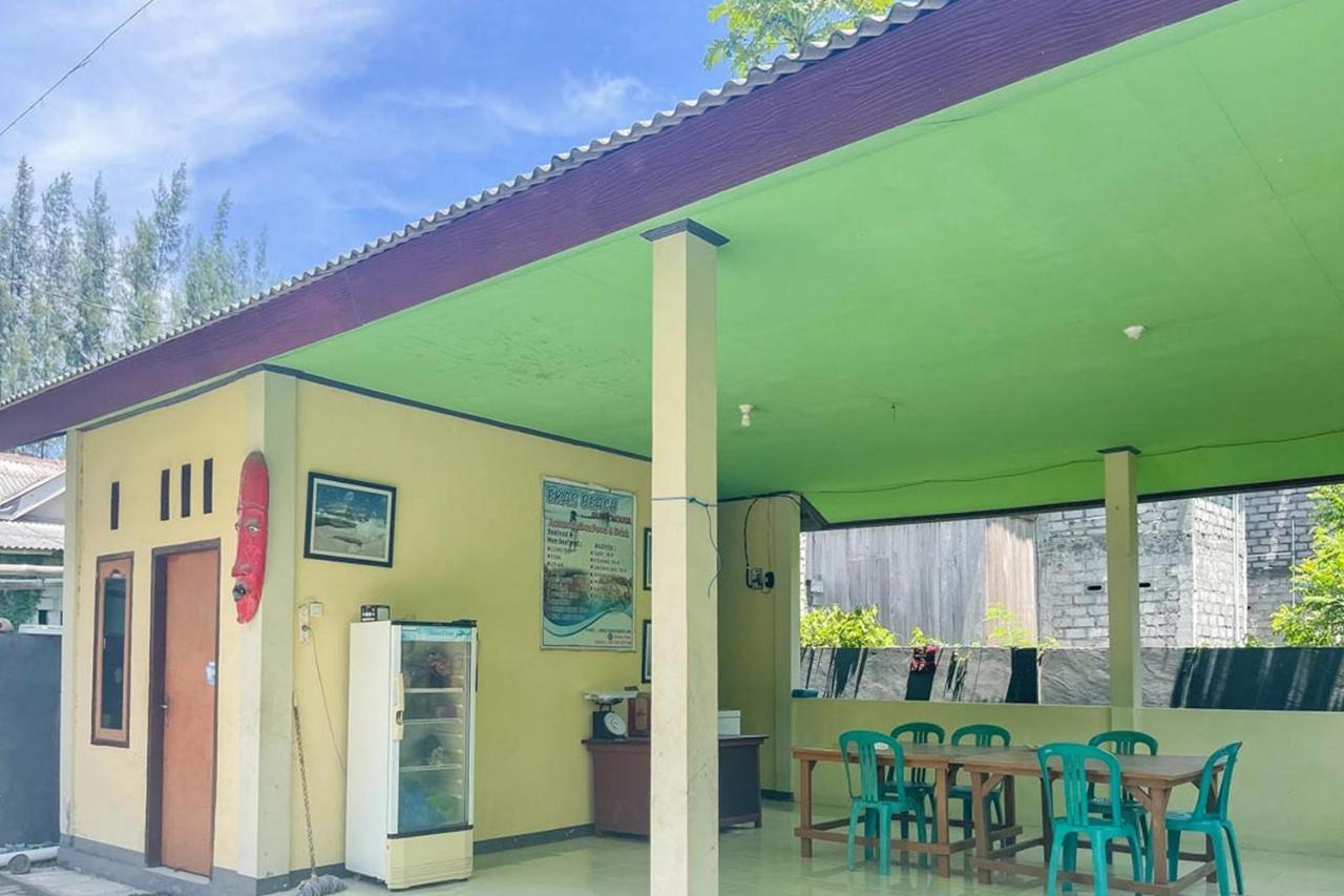 Ekas Beach Guesthouse Mitra Reddoorz Luaran gambar