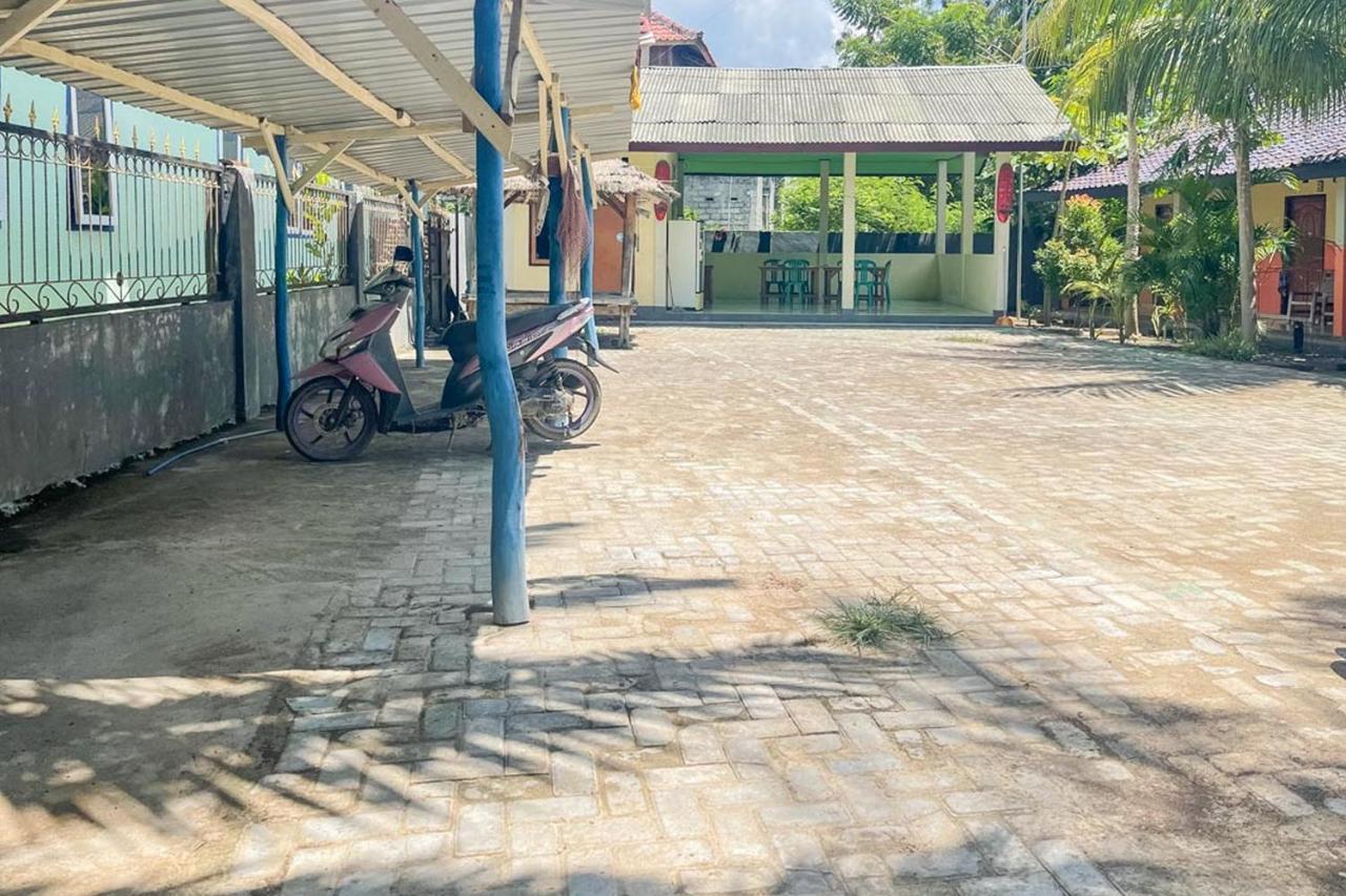 Ekas Beach Guesthouse Mitra Reddoorz Luaran gambar